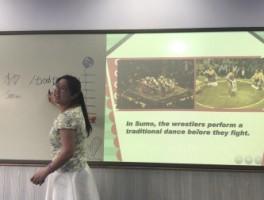 HelloWorld客服翻译好用吗